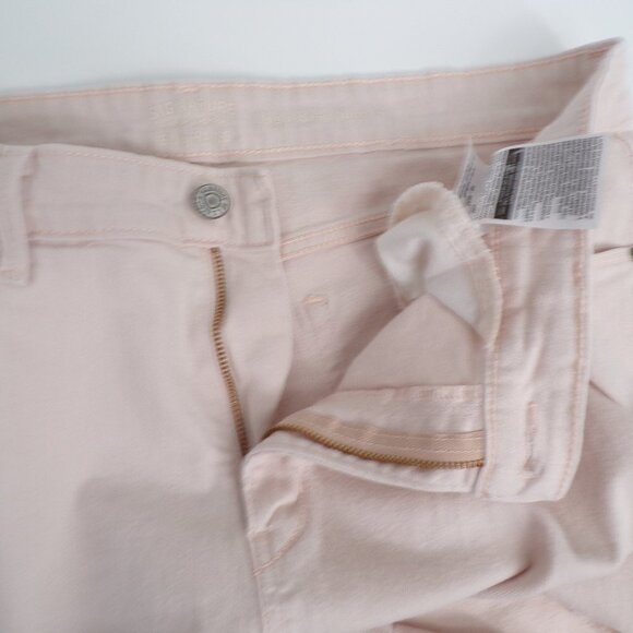 Levi's Signature Women's Soft Pink High Rise Denim Shorts - size W33 - Picture 3 of 9